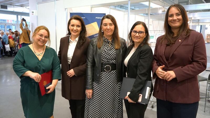 Powiększ obraz: Panelistki